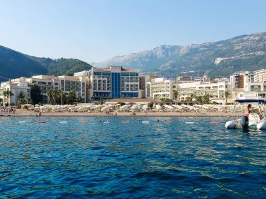 Güzel manzara, Adriyatik kıyılarına deniz manzarası Budva, Karadağ, Avrupa