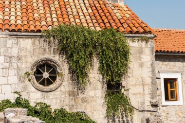 Budva 'nın ortaçağ kalesi St. Mary Kalesi, Karadağ' ın Eski Budva kentinin manzarası: antik duvarlar, güzel Landscap