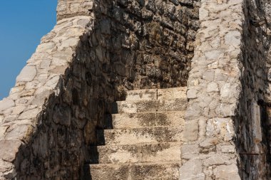 Budva 'nın ortaçağ kalesi St. Mary Kalesi, Karadağ' ın Eski Budva kentinin manzarası: antik duvarlar, güzel Landscap