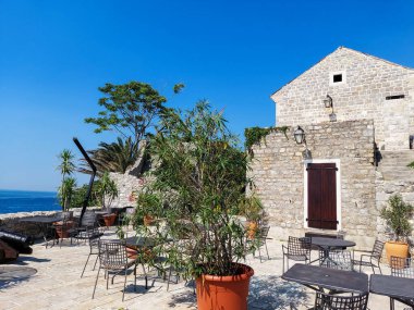 Budva 'nın ortaçağ kalesi St. Mary Kalesi, Karadağ' ın Eski Budva kentinin manzarası: antik duvarlar, güzel Landscap