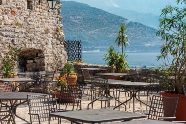 Budva 'nın ortaçağ kalesi St. Mary Kalesi, Karadağ' ın Eski Budva kentinin manzarası: antik duvarlar, güzel Landscap