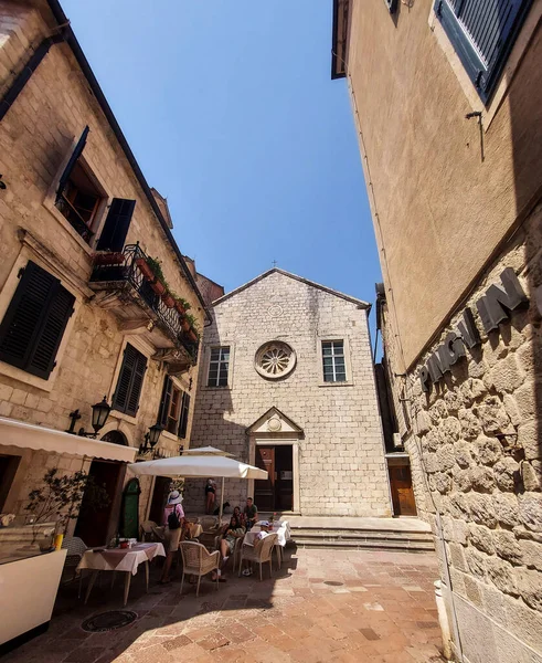 Karadağ 'a, Adriyatik denizine seyahat