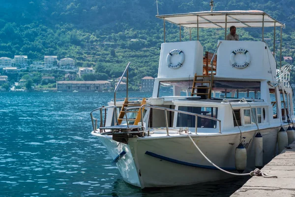 Karadağ 'a, Adriyatik denizine seyahat