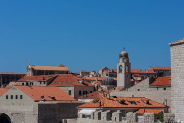 Ünlü kent Dubrovnik, Hırvatistan ve Adriyatik kıyısındaki antik binaların manzarası