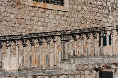 Ünlü kent Dubrovnik, Hırvatistan ve Adriyatik kıyısındaki antik binaların manzarası