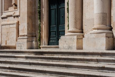 Ünlü kent Dubrovnik, Hırvatistan ve Adriyatik kıyısındaki antik binaların manzarası