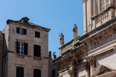 Ünlü kent Dubrovnik, Hırvatistan ve Adriyatik kıyısındaki antik binaların manzarası