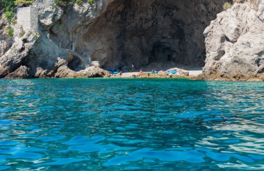 Hırvatistan 'ın Dubrovnik yakınlarındaki Adriyatik kıyısı ve deniz manzarası