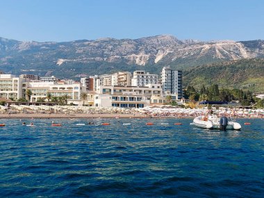 Güzel manzara, Adriyatik kıyılarına deniz manzarası Budva, Karadağ, Avrupa
