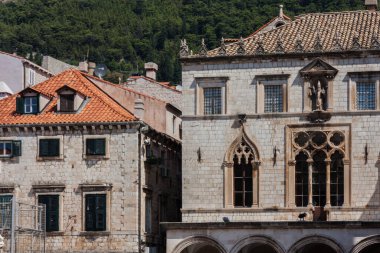 Ünlü kent Dubrovnik, Hırvatistan ve Adriyatik kıyısındaki antik binaların manzarası