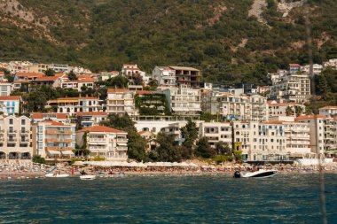 Güzel manzara, Adriyatik kıyılarına deniz manzarası Budva, Karadağ, Avrupa
