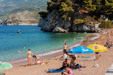 Budva, Karadağ halk plajı Saint Stephen adası (Sveti-Stefan