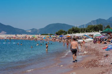 Budva, Karadağ halk plajı Saint Stephen adası (Sveti-Stefan