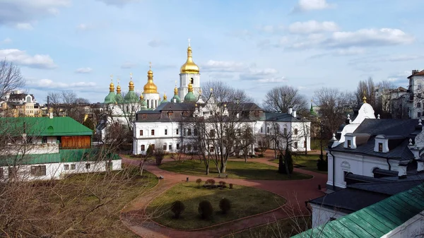 Şehrin manzarası Kiev-Pechersk Lavra