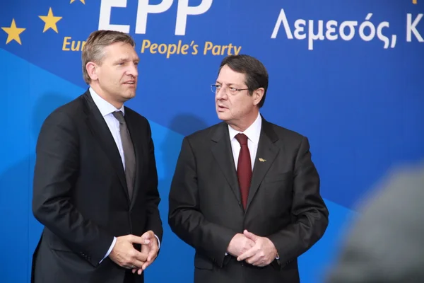 sybrand van haersma buma ve nicos anastasiades