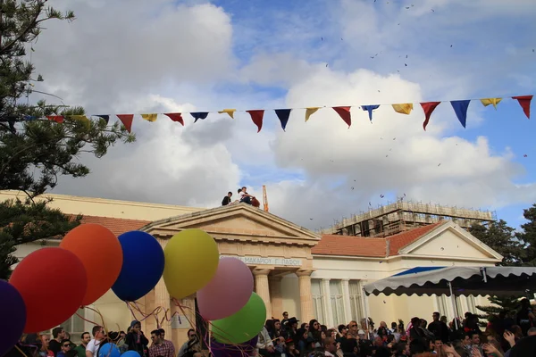 Färgade flaggor. karneval i Cypern. — Stockfoto