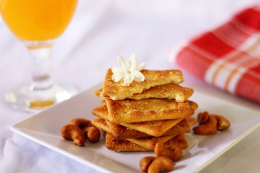ekmek (kırık) ile kaşu