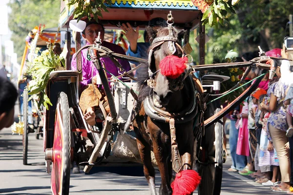 Actuaciones aniversario carnaval cultura nganjuk ciudad, East Jav — Foto de Stock