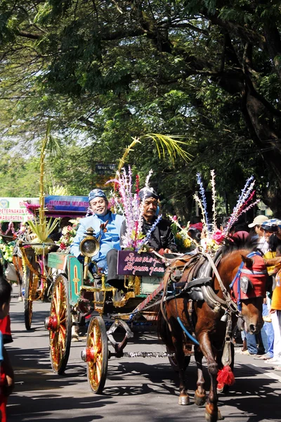 Actuaciones aniversario carnaval cultura nganjuk ciudad, East Jav — Foto de Stock