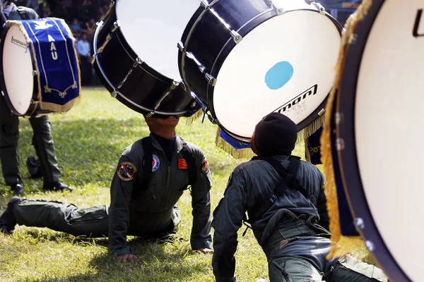 Hacer banda de marcha por cadetes de la Fuerza Aérea de Indonesia . — Foto de Stock