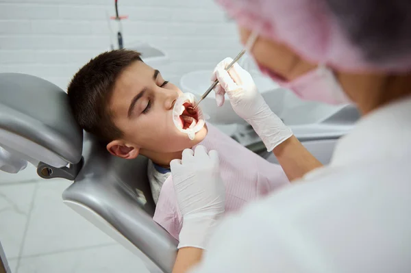 Confident Child Boy Sitting Dentist Chair White Contemporary Dental Clinic — Stock Photo, Image