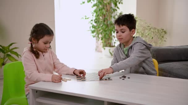 Cute Kids Boy Girl Arranging Checkers Pieces While Playing Together — ストック動画