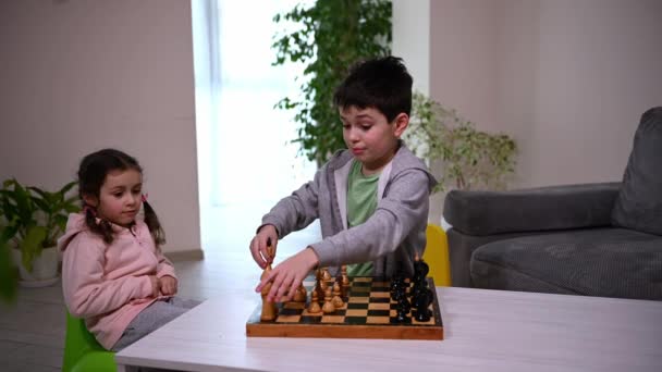 Lovely Adorable European Children Boy Girl Arranging Wooden Chess Pieces — Wideo stockowe