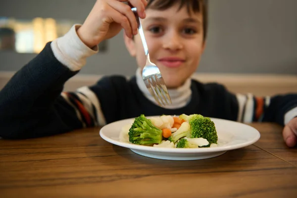 Image Focused Plate Steamed Vegetables Adorable Smiling Caucasian Teenage Boy — Zdjęcie stockowe