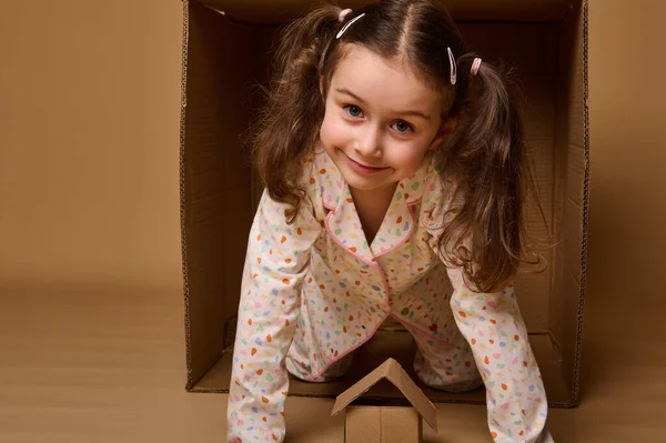 Housing Insurance Real Estate Concept Cute Child Girl Peeking Out — ストック写真