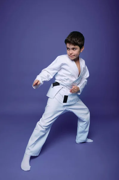 Artes Marciales Orientales Retrato Completo Luchador Aikido Caucásico Niño Años —  Fotos de Stock