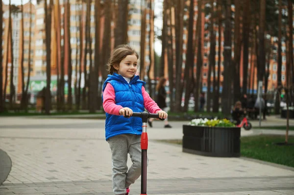 Beautiful Caucasian Little Girl Years Old Child Riding Kick Scooter — Stock Photo, Image