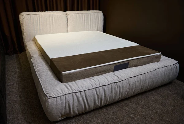 Comfortable Stylish White Upholstered Bed Orthopedic Mattress Displayed Sale Furniture — Stock Photo, Image