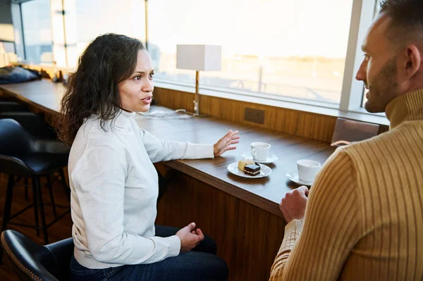 Konzentrieren Sie Sich Auf Eine Frau Aus Dem Nahen Osten — Stockfoto