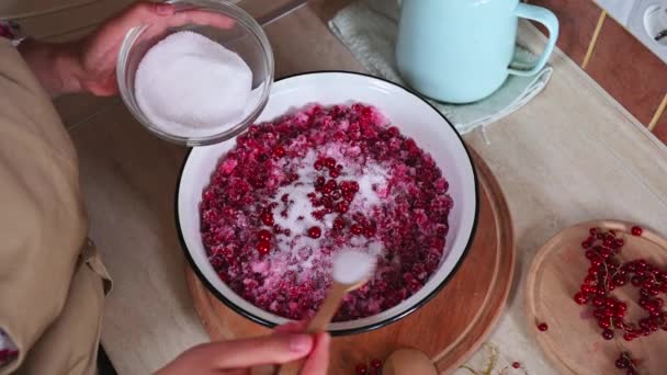 Overhead View Housewife Confectioner Sparkling White Sugar Red Currant Berries — Stock Video