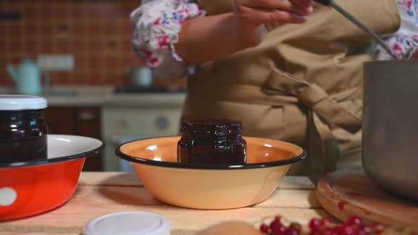 Details Chef Confectioner Bottling Jam Sterilized Glass Jars Covering Them — Wideo stockowe