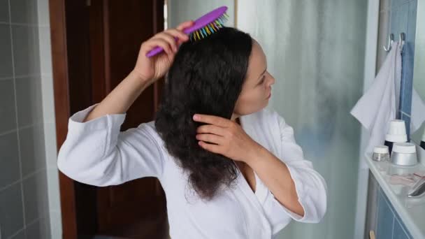Multiethnic Dark Haired Pretty Woman Brushing Her Curly Hair Comb — Αρχείο Βίντεο