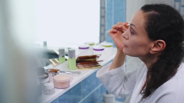 Charming Middle Aged Hispanic Woman White Bathrobe Holding Colorful Eyeshadow — стоковое видео