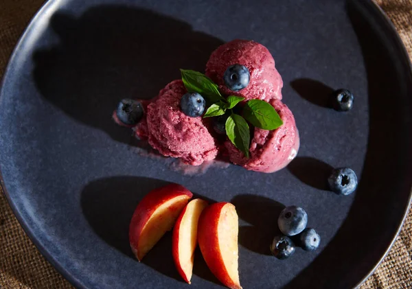 Food Still Life Refreshing Raw Vegan Huckleberry Ice Cream Sorbet — Stok Foto