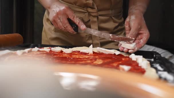 Details Hands Pizzaiolo Chef Putting Feta Cheese Sides Rolled Out — Wideo stockowe