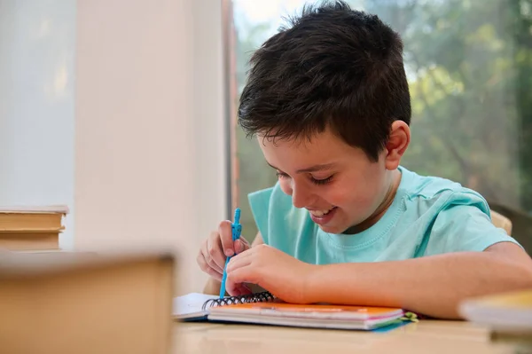 Close Smart Schoolboy Using Compass Drawing Draws Circle While Doing — ストック写真