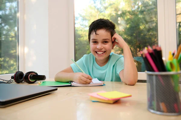 Portrait Teenager School Boy Student Online School Smiling Sincere Toothy —  Fotos de Stock