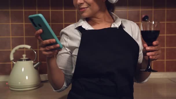 Beautiful Multi Ethnic Woman Pleasant Housewife Wearing White Chefs Cap — Stock videók