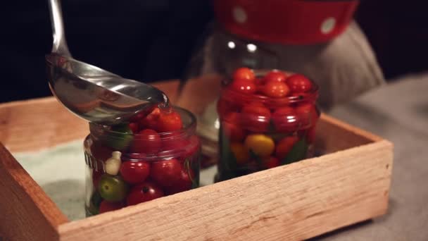 Close Pouring Boiling Marinade Jars Cherry Tomatoes Marinated Pepper Fragrant — Vídeo de Stock