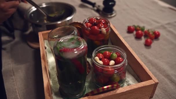 Top View Pouring Boiling Brine Marinade Jars While Canning Organic — Vídeo de Stock