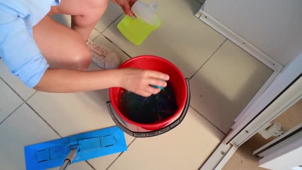 Top View Housewife Homemaker Maid Pouring Cleaner Detergent Red Bucket — Vídeos de Stock