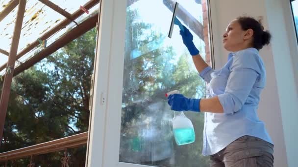Bottom View Charming Housewife Woman Cleaning Panoramic Windows Veranda Glass — Stockvideo