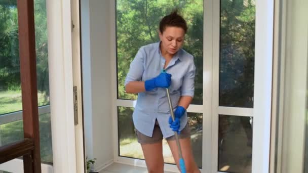 Cheerful Pretty Woman Lovely Housewife Wearing Blue Rubber Gloves Having — Vídeo de Stock