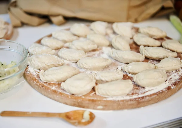 Selective Focus Homemade Dumplings Ukrainian Varenyky Sprinkled Wholegrain Flour Wooden —  Fotos de Stock