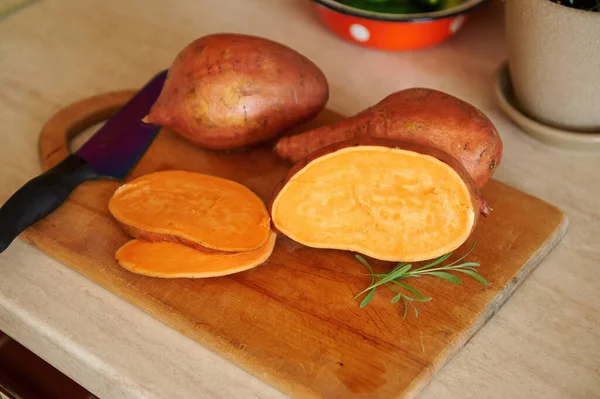 View Whole Sliced Tuber Organic Raw Orange Color Sweet Potato — Stock Photo, Image