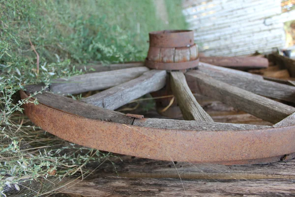 arabasının tekerleği